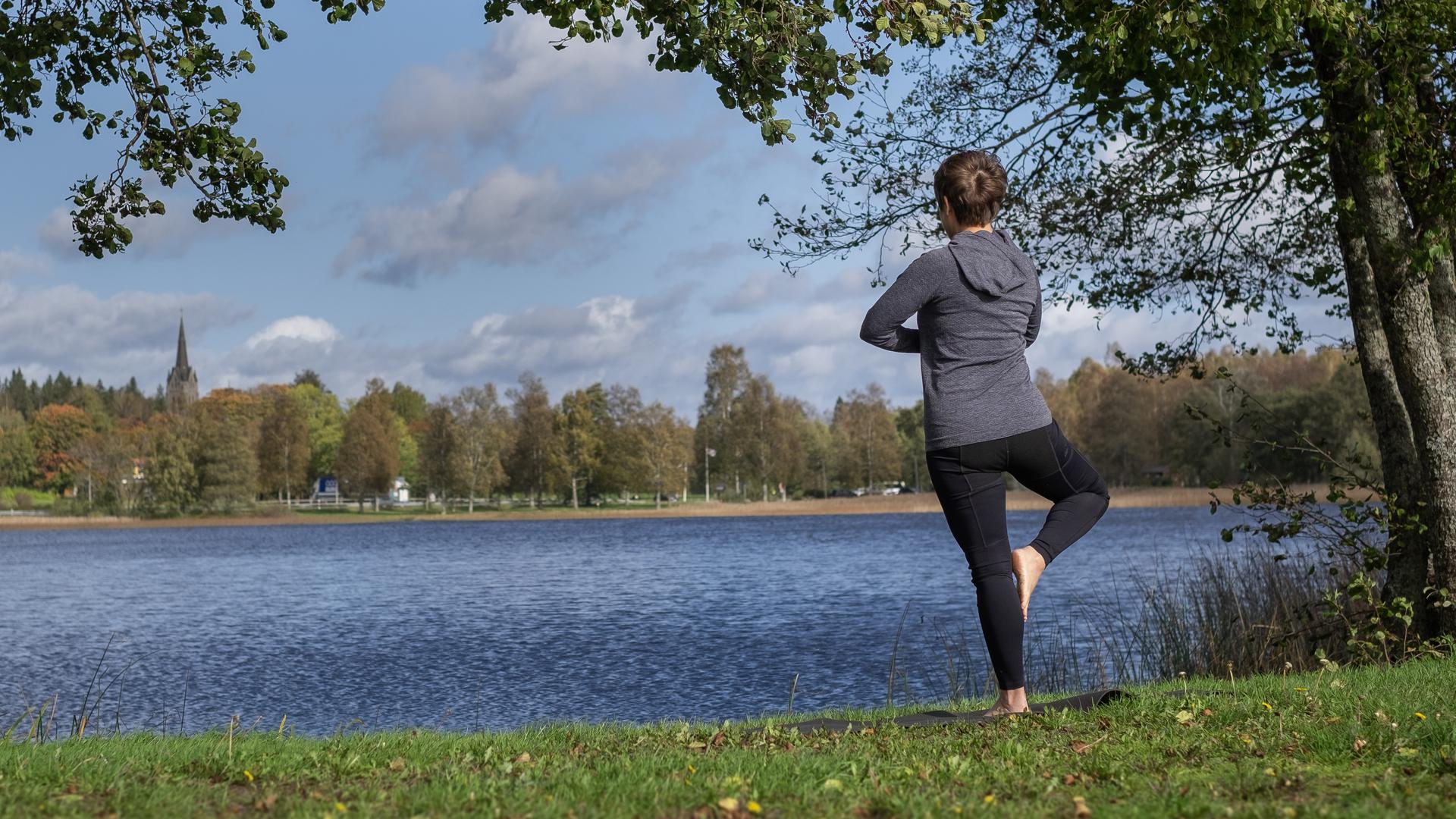 yoga vid sjö