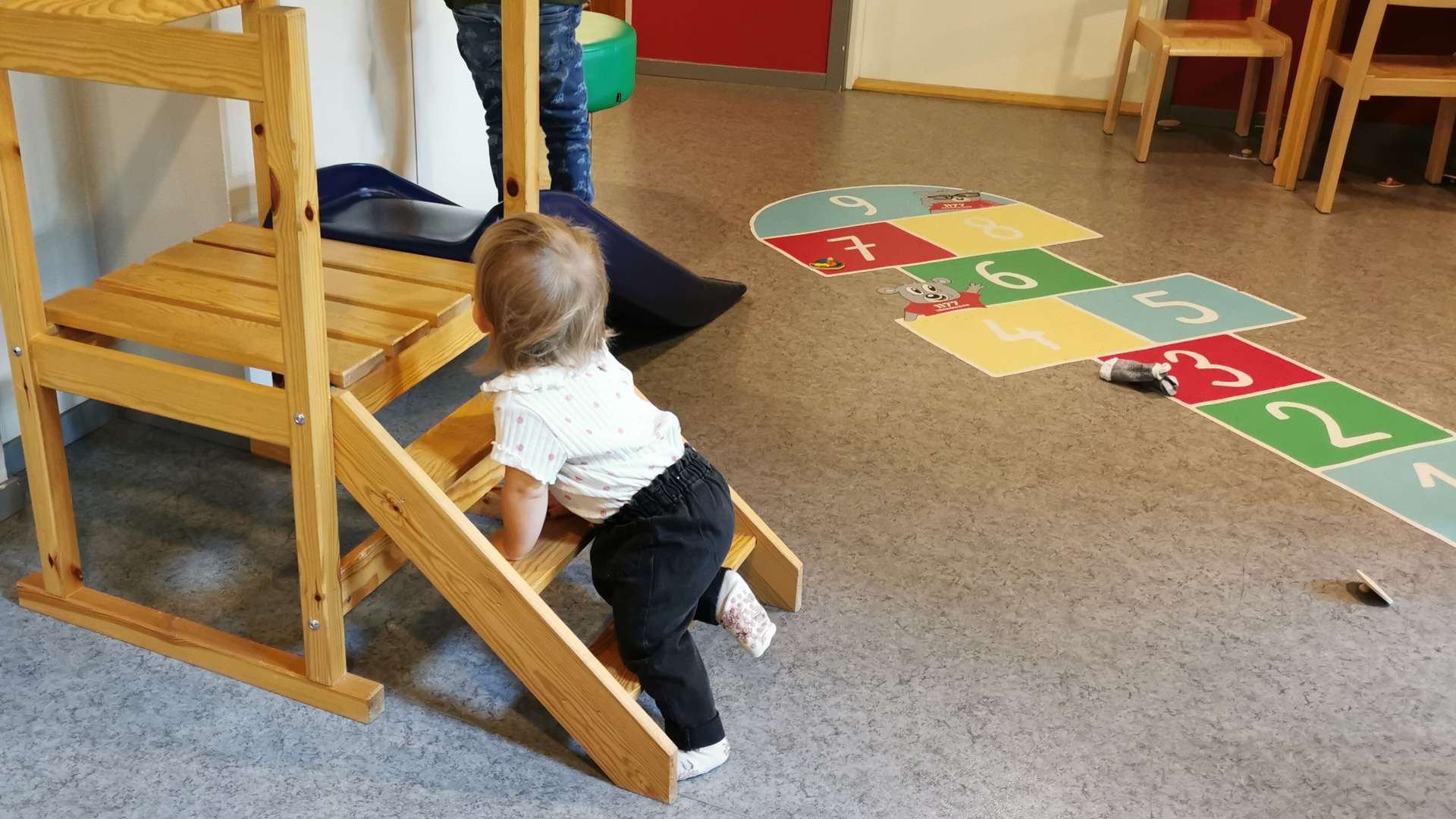 Barn leker på öppna förskolan i Sävsjö.