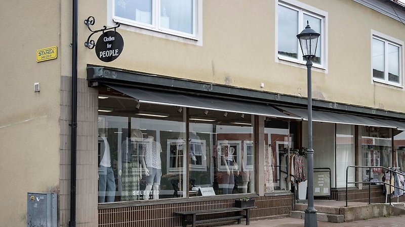 affären People skyltfönstret med skyltdockor en trappa som man kan gå upp och in