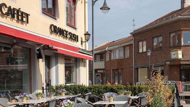 Uteservering, gult putshus