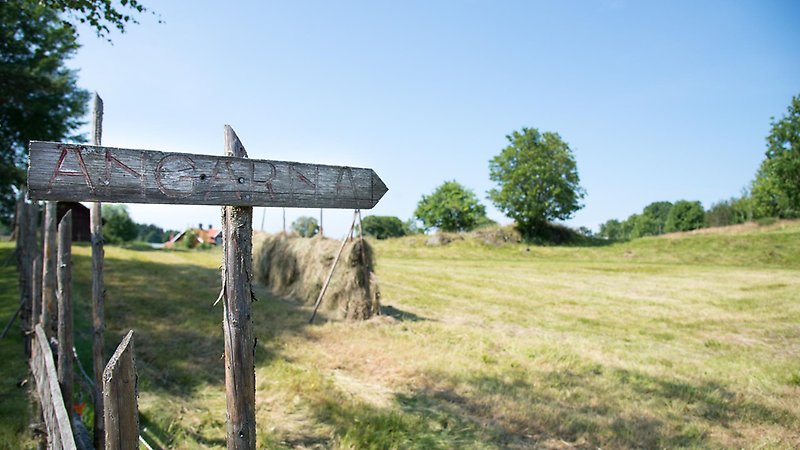 Träskylt Komstad ängar