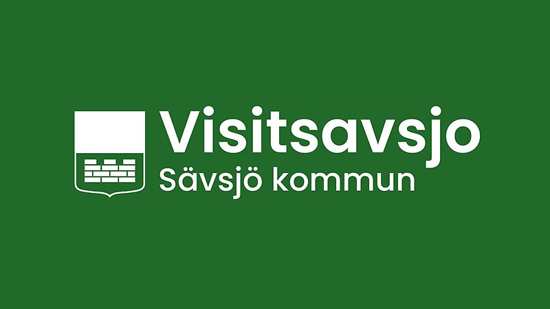 Logo Visitsavsjo på grön bakgrund.